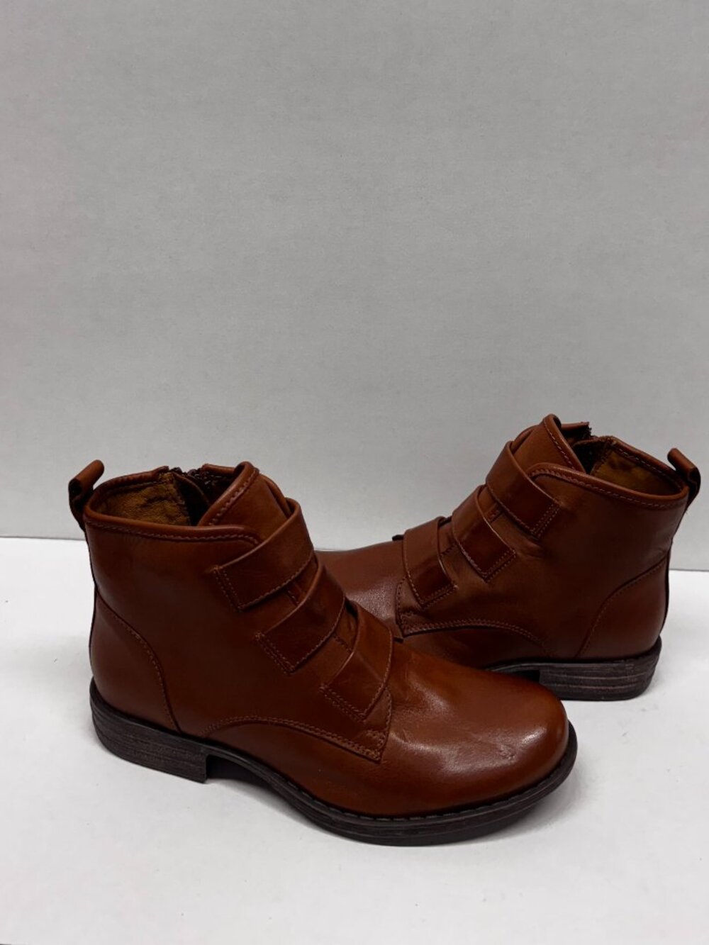 MIZ MOOZ ANKLE LEATHER BOOTIE FRONT STRAPS SIDE ZIP SADDLE 37EU / 7US NEW B 26
